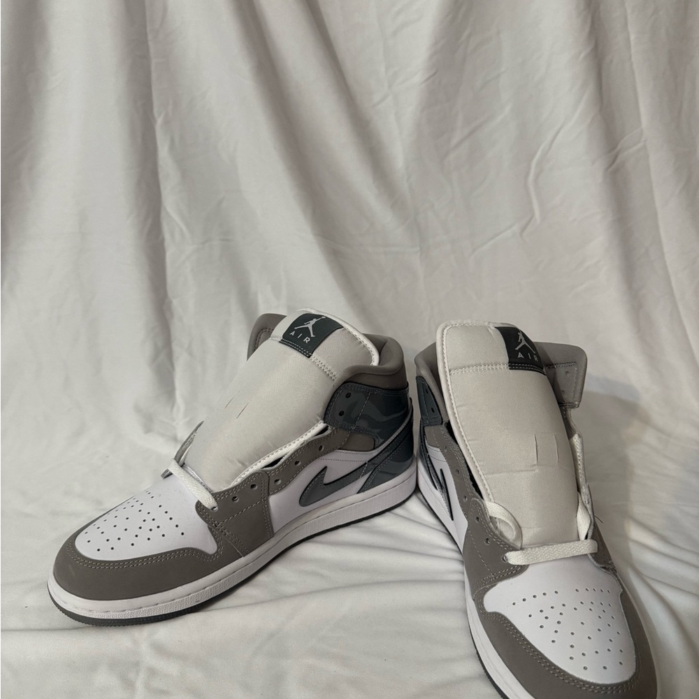 Jordan Men's White and Gray Sneakers